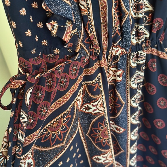 Vince Camuto Flutter sleeve dress- size 2 - Picture 4 of 7